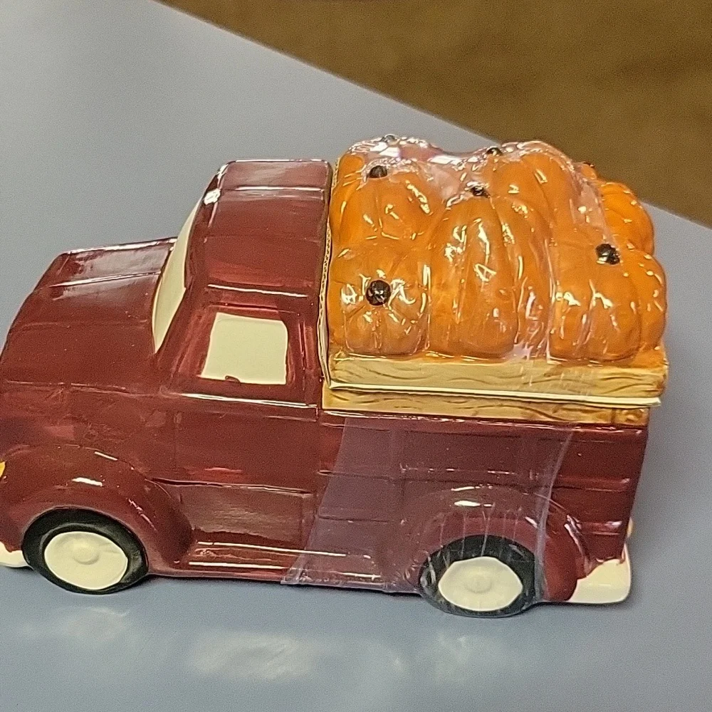NWOT Cute truck cookie jar. - Picture 3 of 7